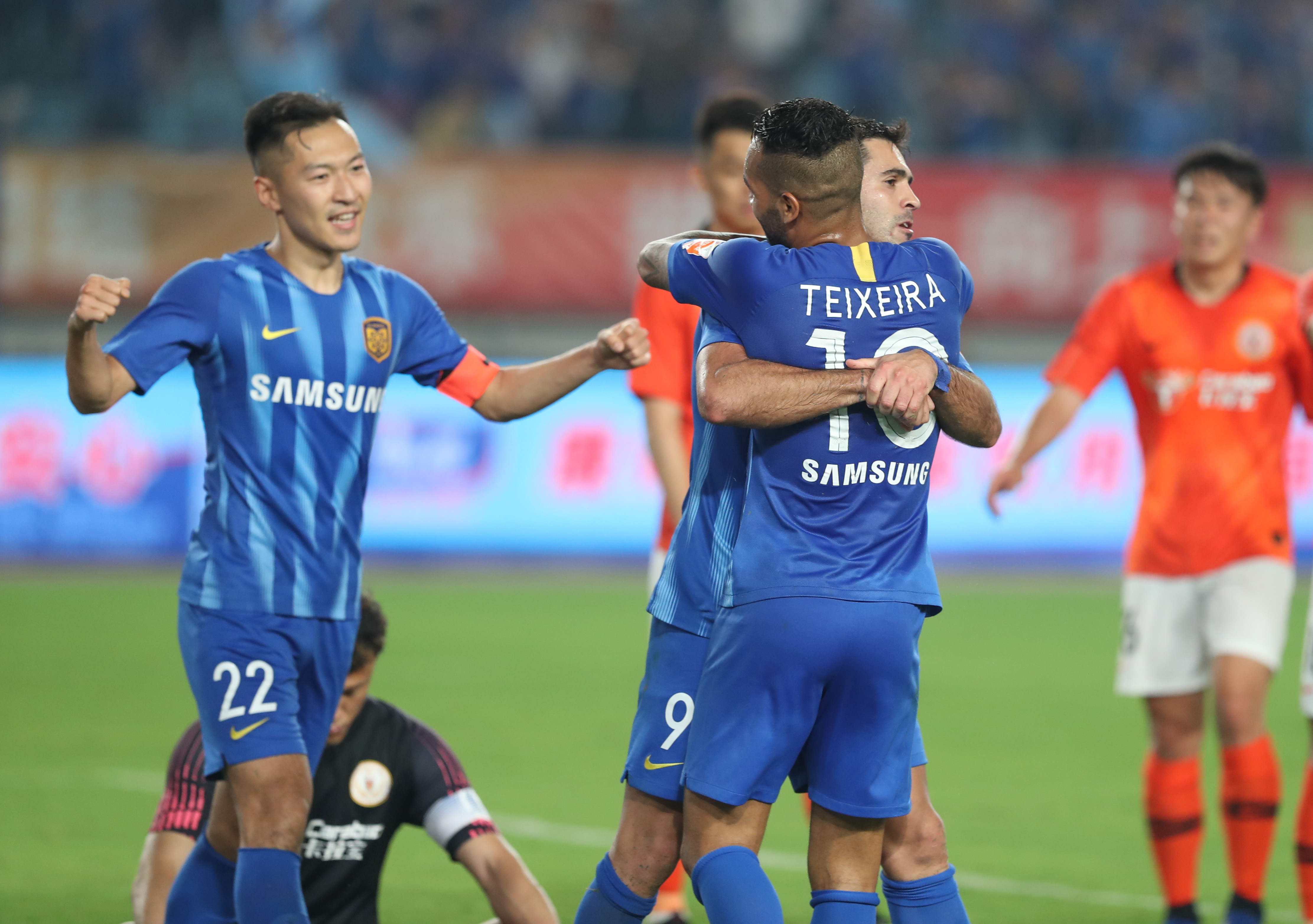 路传中变成 路传中变成