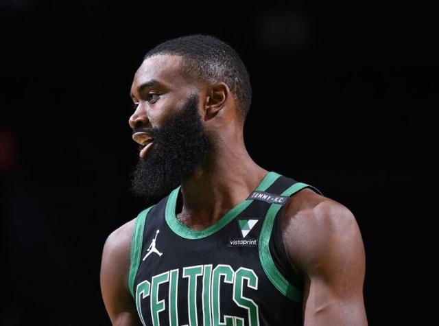 本赛季联盟共有11次35分+10助攻，东契奇一人独占4次